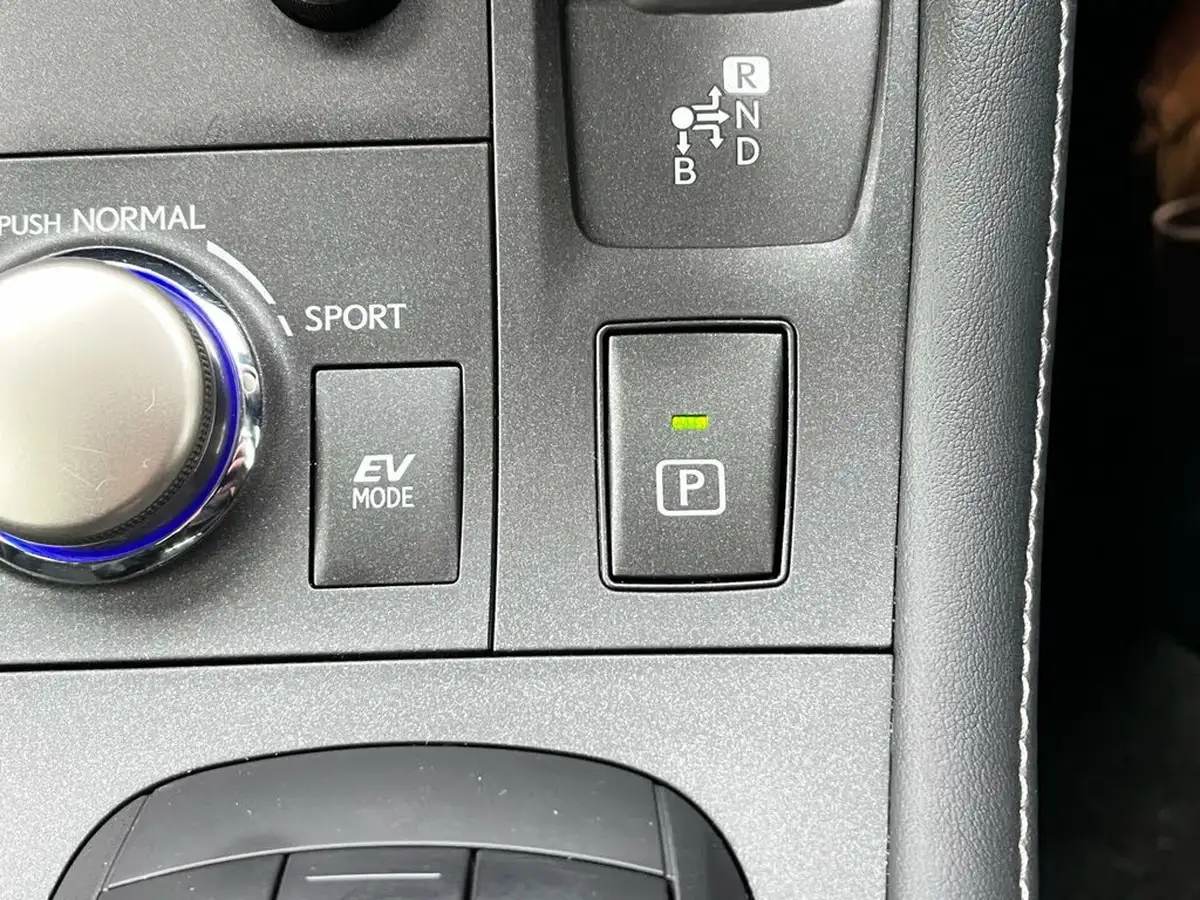 2015-lexus-ct-200h-18-advance-e-cvt-big-39