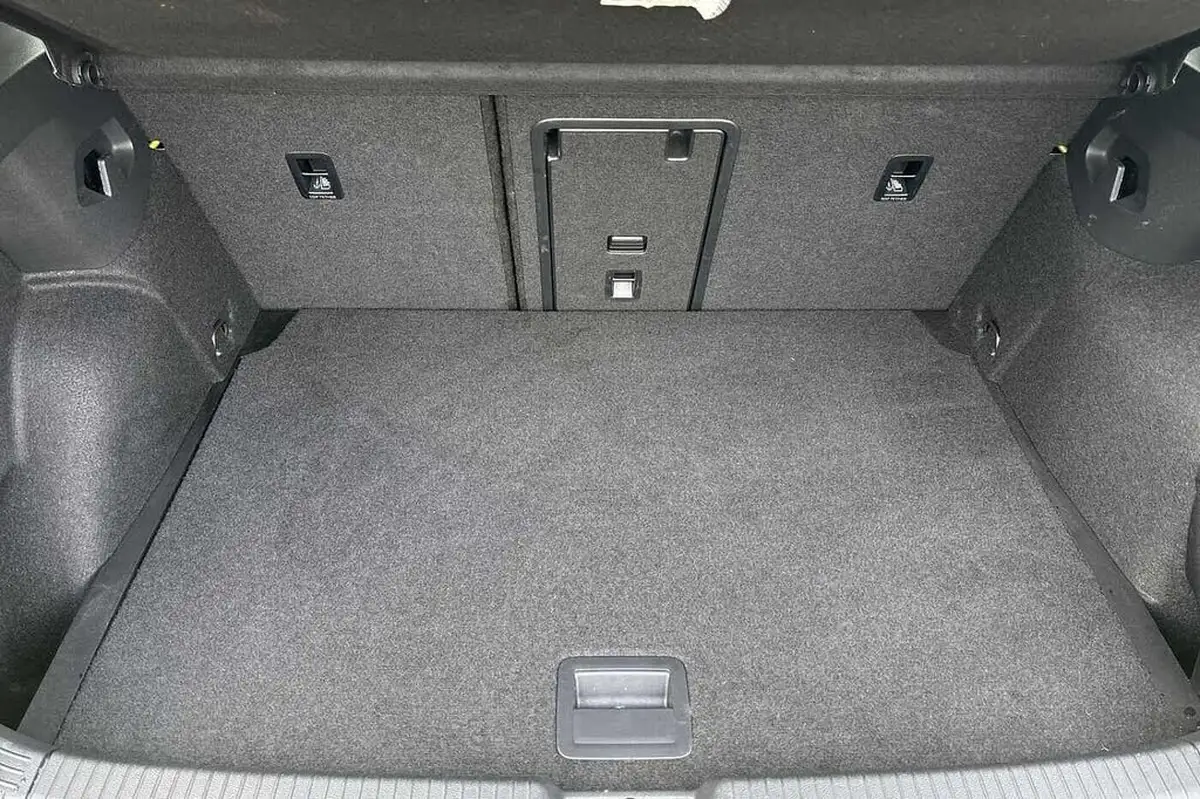 2022-volkswagen-golf-15-tsi-style-130ps-hatchback-big-10