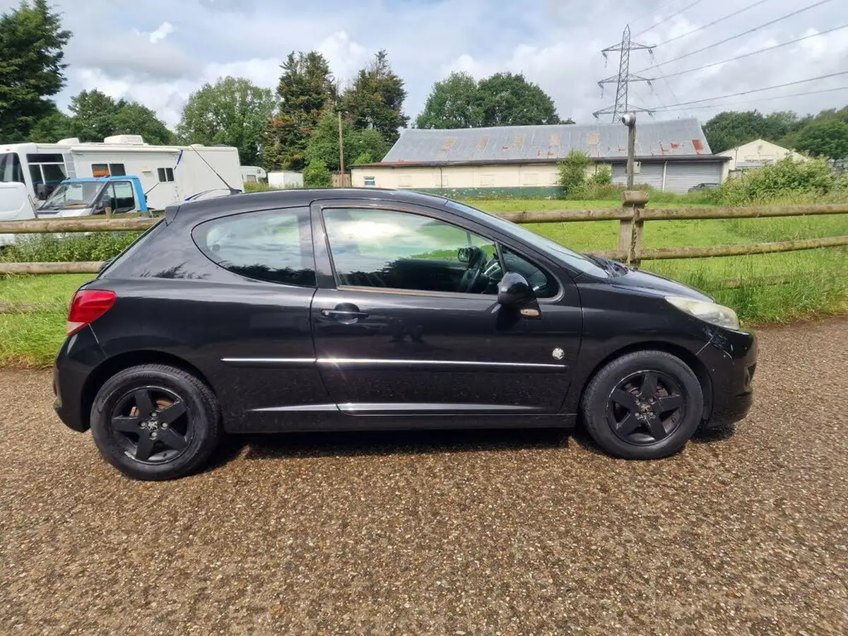 2011-peugeot-207-14-envy-75-3d-1360cc-big-1