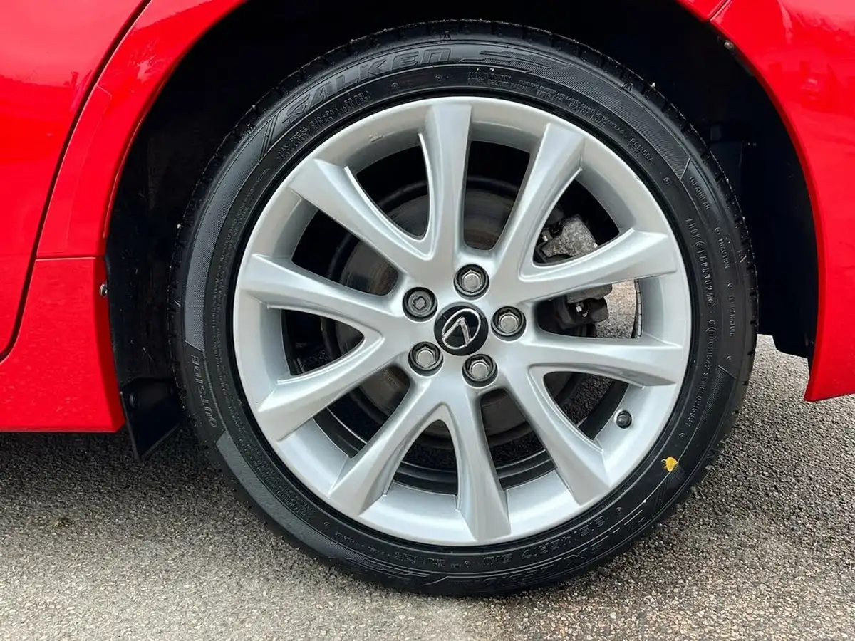 2015-lexus-ct-200h-18-advance-e-cvt-big-12