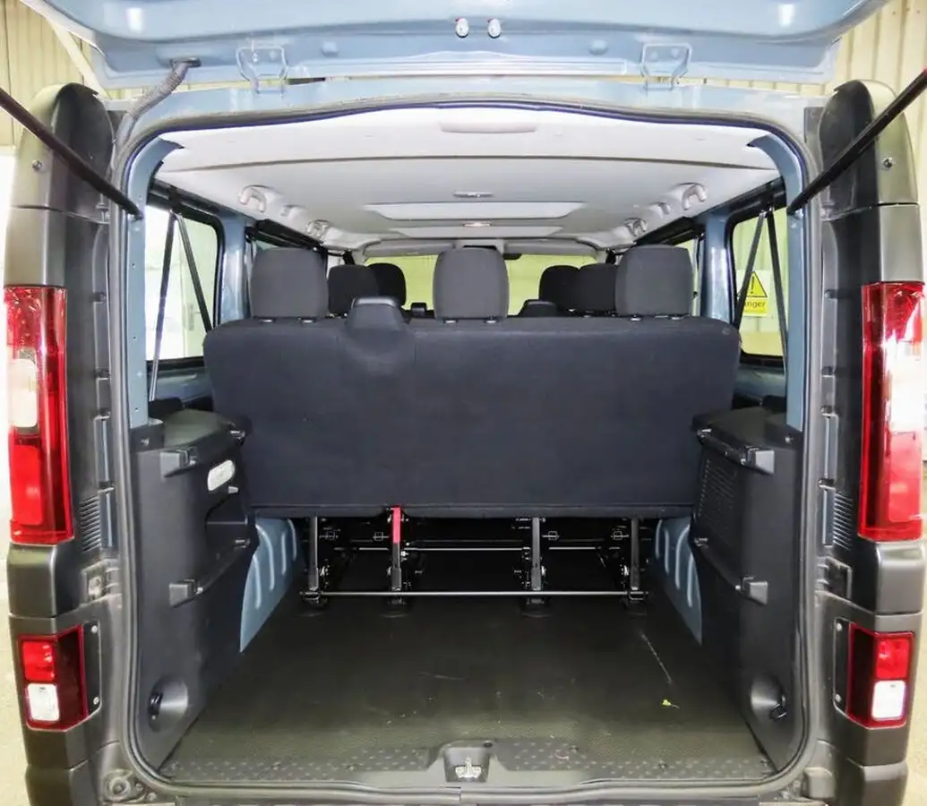 2023-renault-trafic-passenger-20-blue-dci-sl28-150-business-edc-auto-big-4