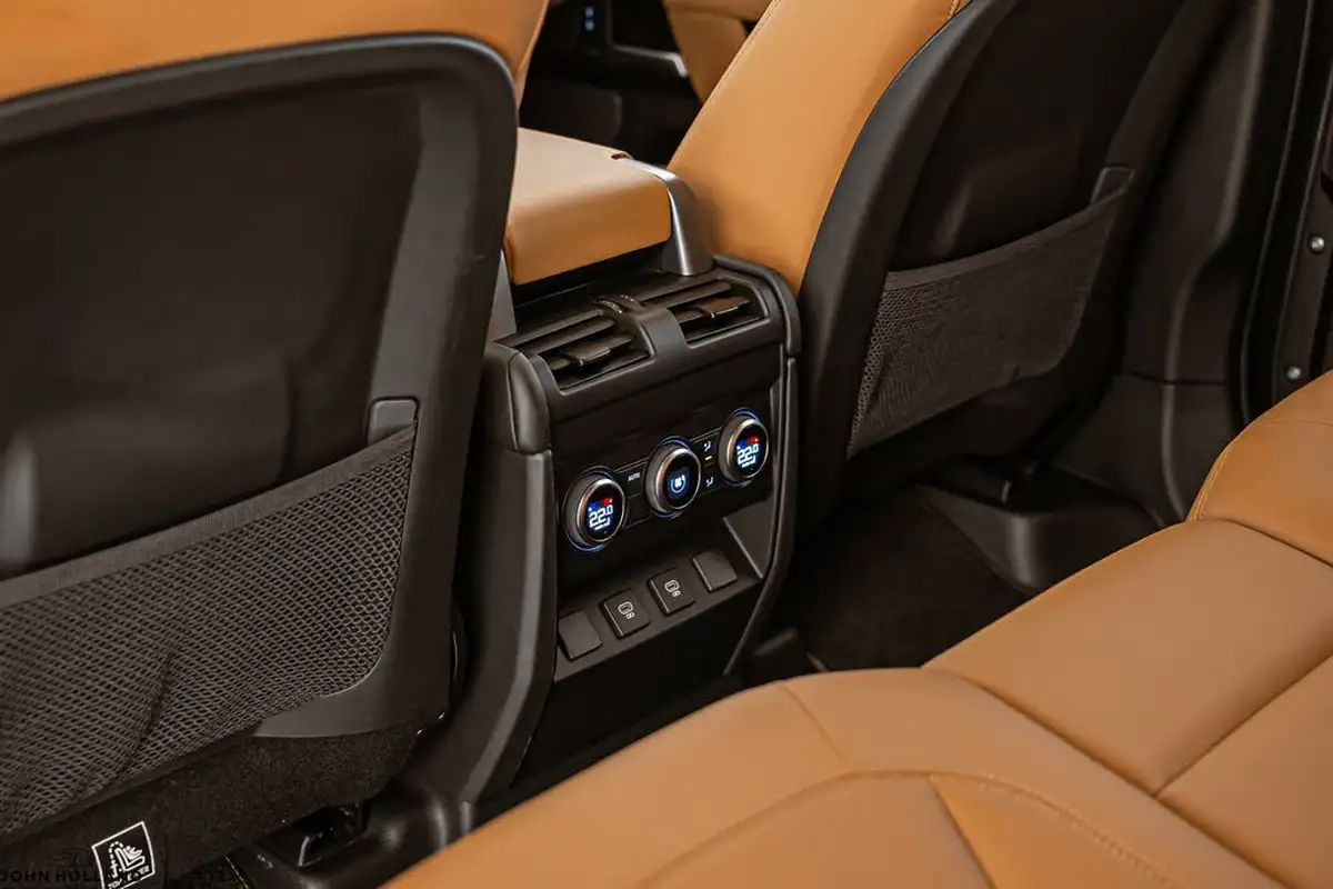 2022-land-rover-110-defender-50-p525-v8-big-36
