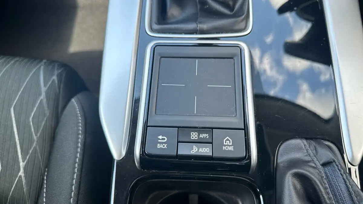 2019-mitsubishi-eclipse-cross-15-3-big-17