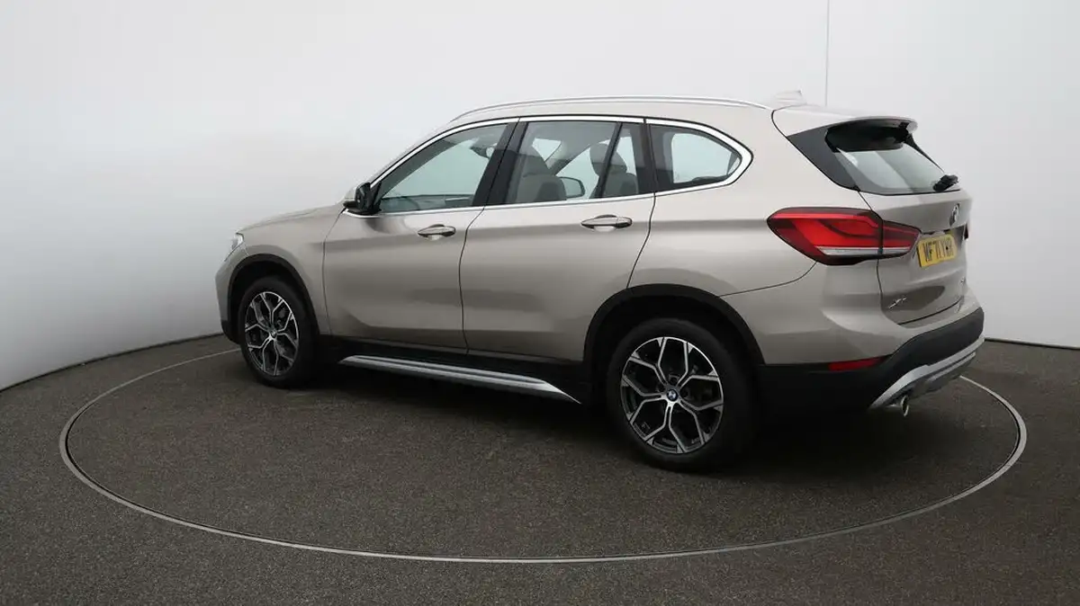 2021-bmw-x1-15-sdrive18i-xline-dct-big-38