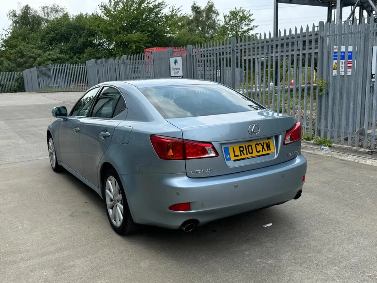 2010-lexus-is-250-25-se-i-dab-saloon-4d-auto-big-7