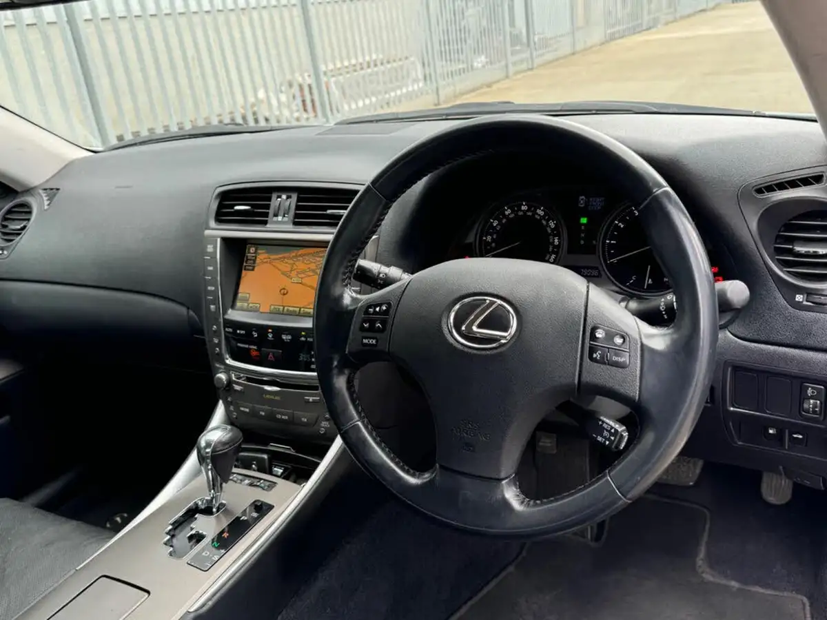 2010-lexus-is-250-25-se-i-dab-saloon-4d-auto-big-31