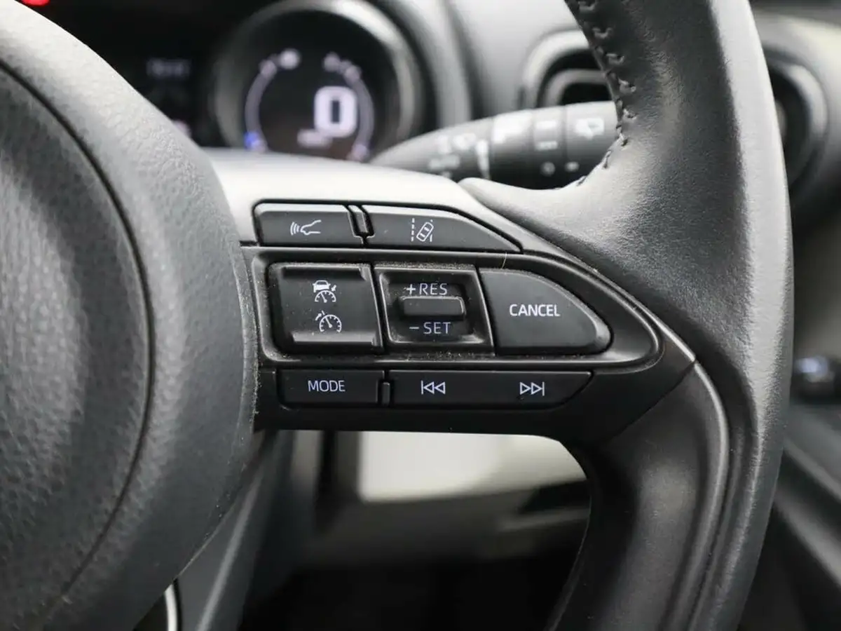 2022-toyota-yaris-15-vvt-i-excel-big-32