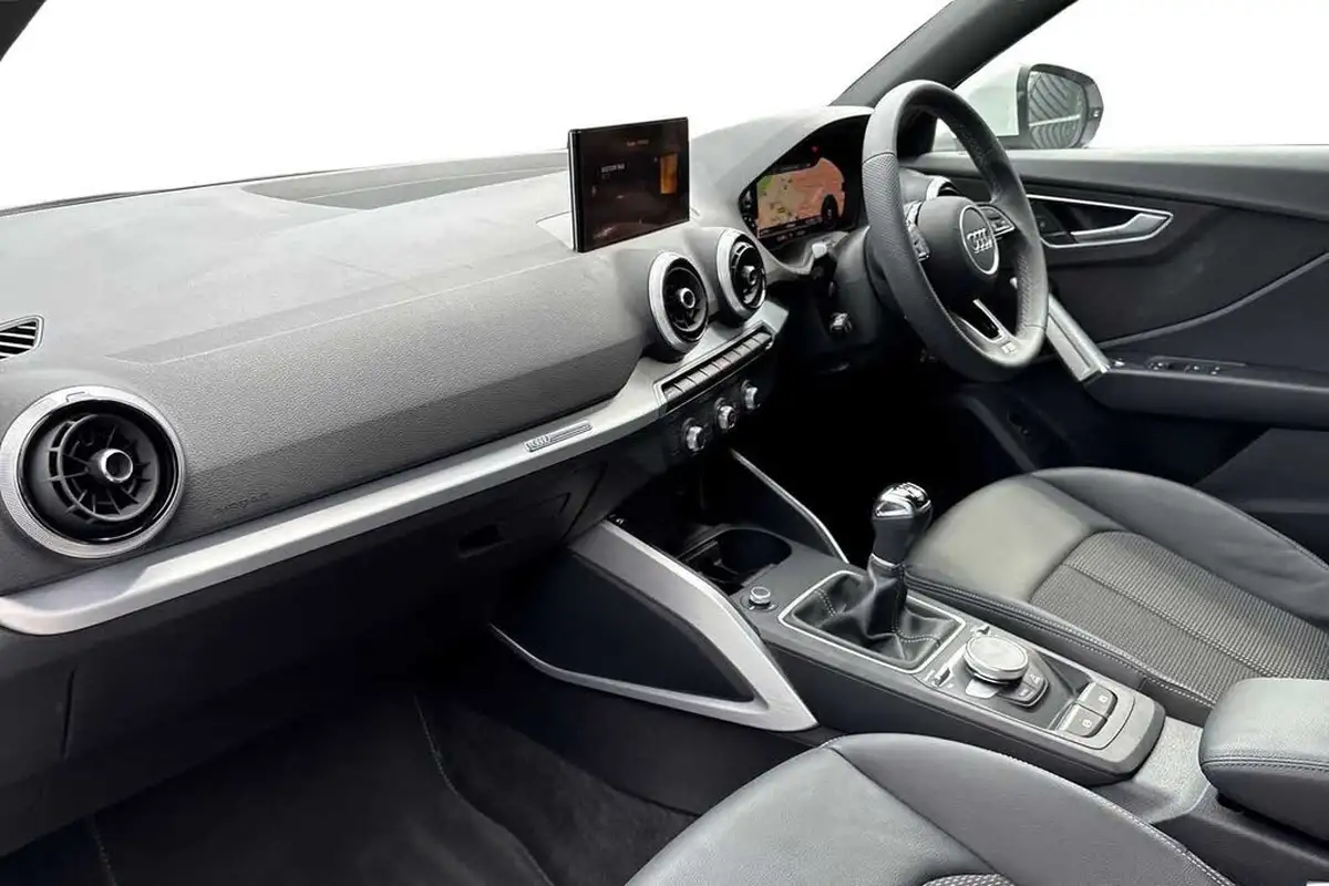 2024-audi-q2-10-30-tfsi-s-line-110ps-big-1