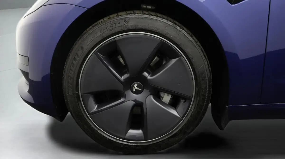 2022-tesla-model-3-e-rwd-big-18