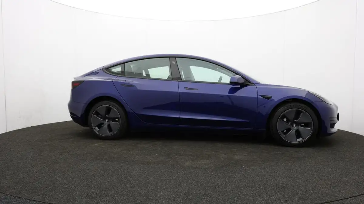2022-tesla-model-3-e-rwd-big-42