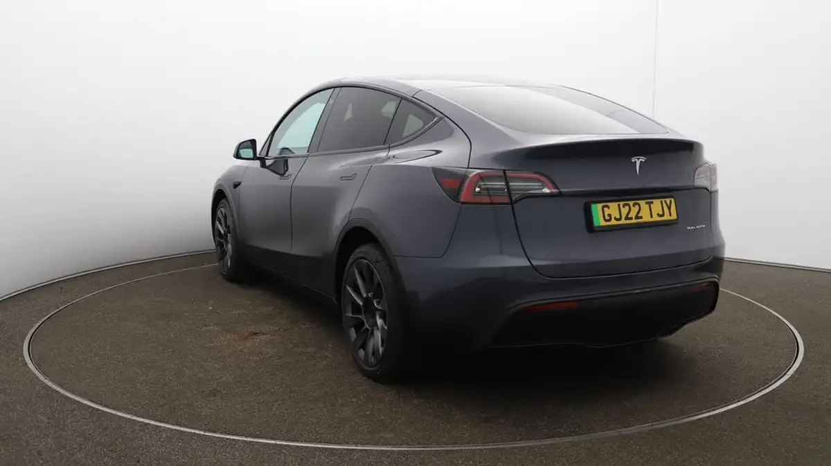 2022-tesla-model-y-e-long-range-big-63