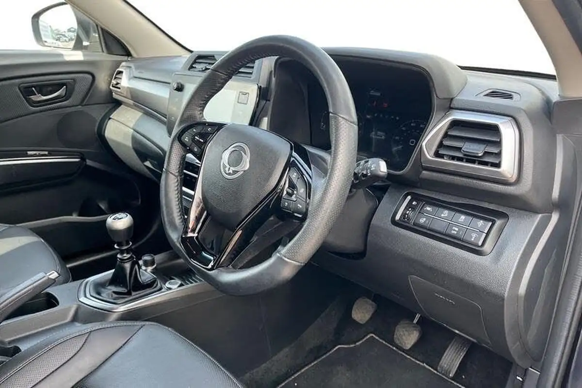 2024-kgm-ssangyong-tivoli-15-k40-big-8