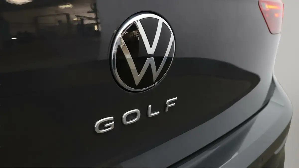 2022-volkswagen-golf-15-tsi-life-130ps-hatchback-big-20