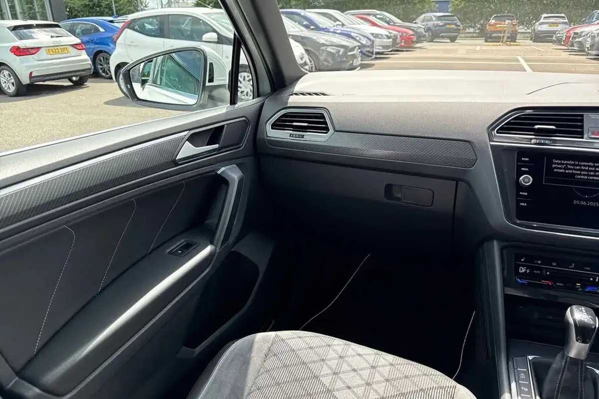 2021-volkswagen-tiguan-15-tsi-r-line-big-14