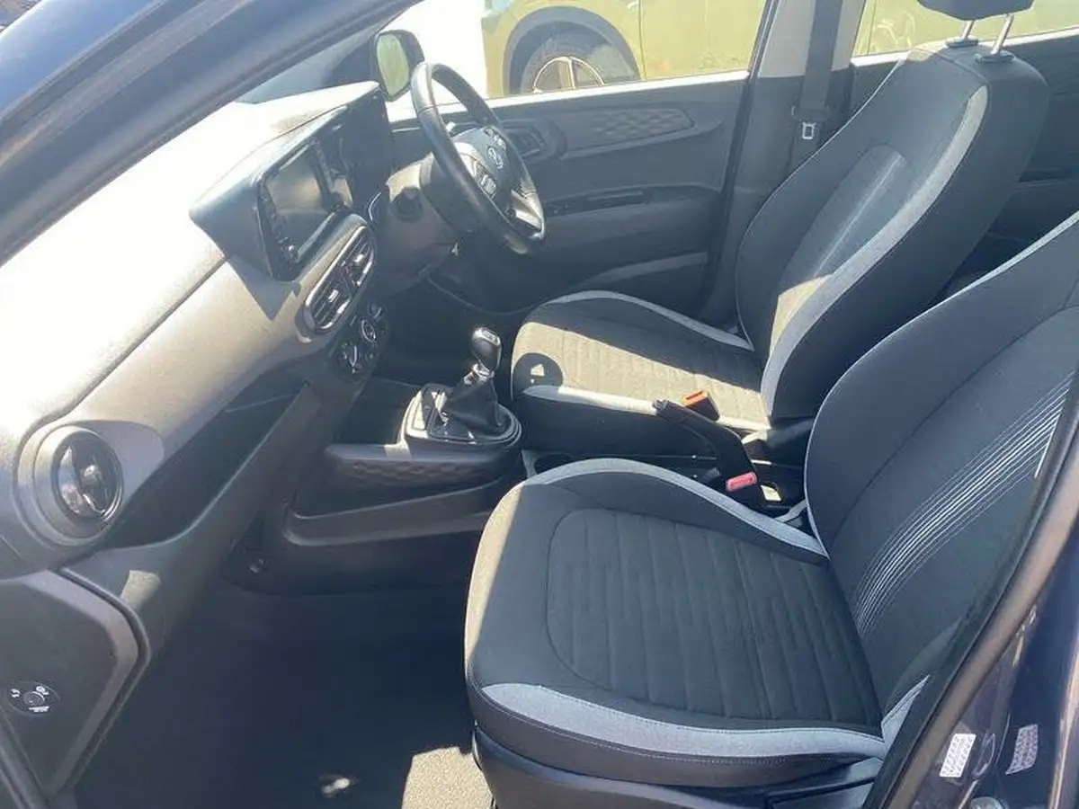 2022-hyundai-i10-12-se-connect-big-15