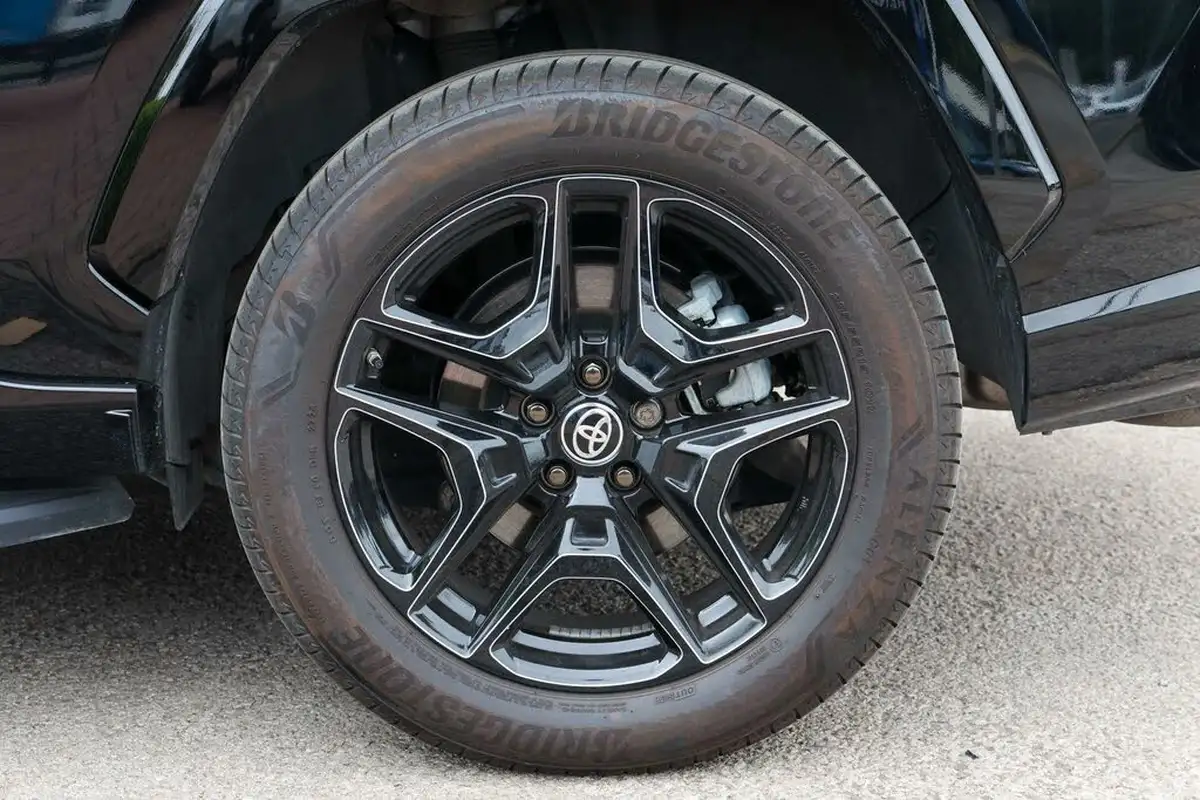 2024-toyota-rav4-25-vvt-i-gr-sport-302bhp-plug-in-big-17