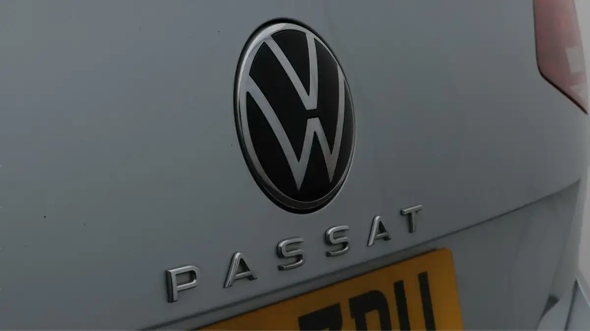 2022-volkswagen-passat-15-tsi-sel-estate-5d-dsg-big-21