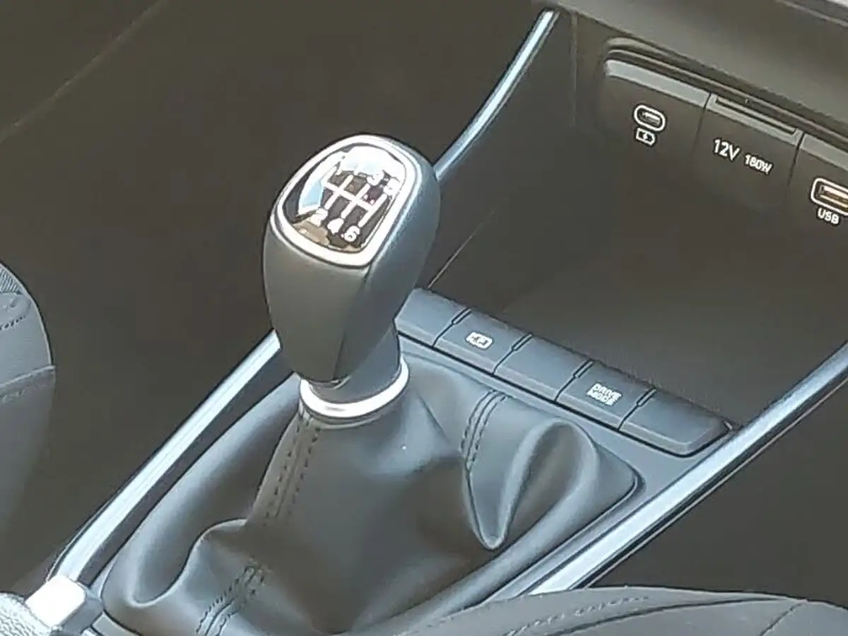 2024-hyundai-i20-10-t-gdi-advance-big-10