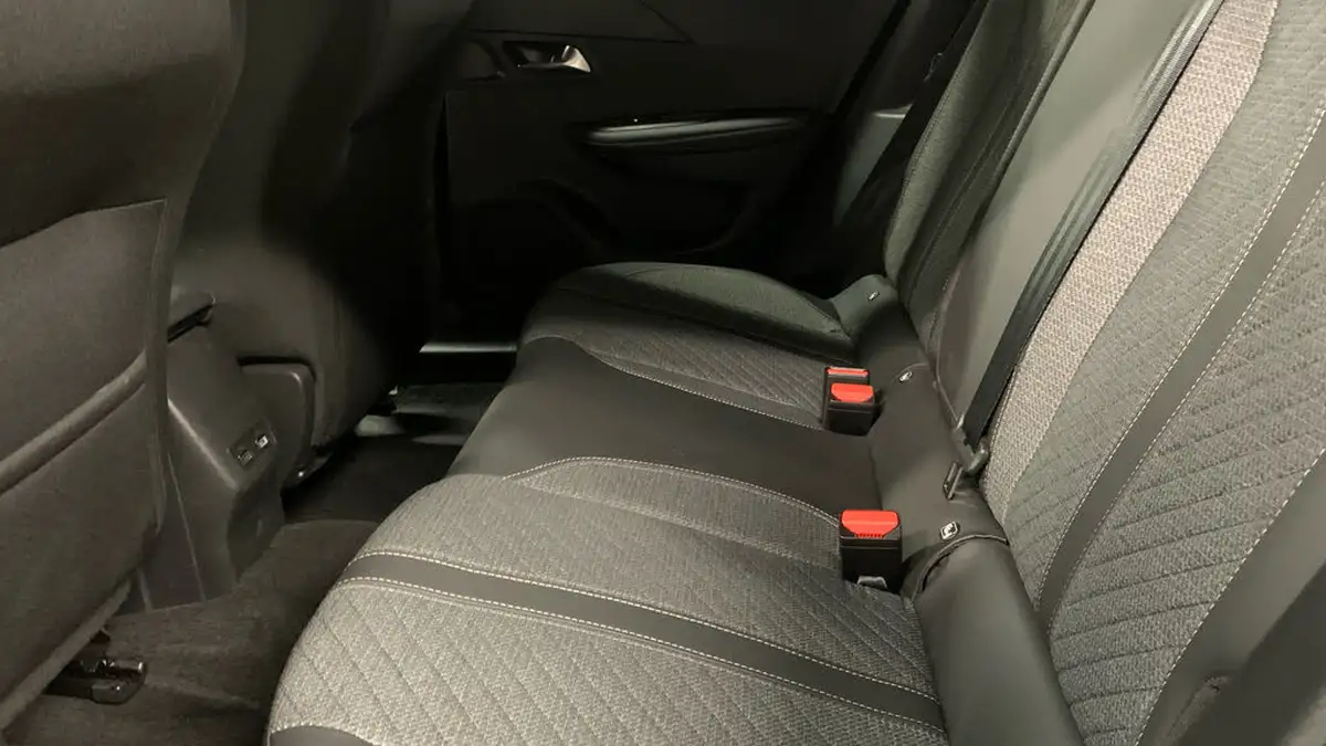 2024-peugeot-2008-suv-e-allure-136ps-50kwh-big-31
