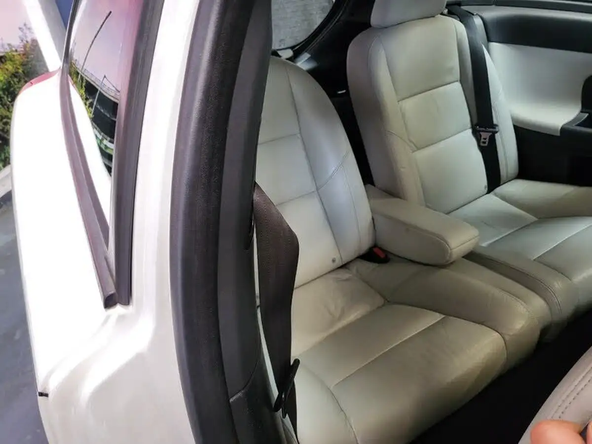 2012-volvo-c30-16d-d2-se-lux-big-15