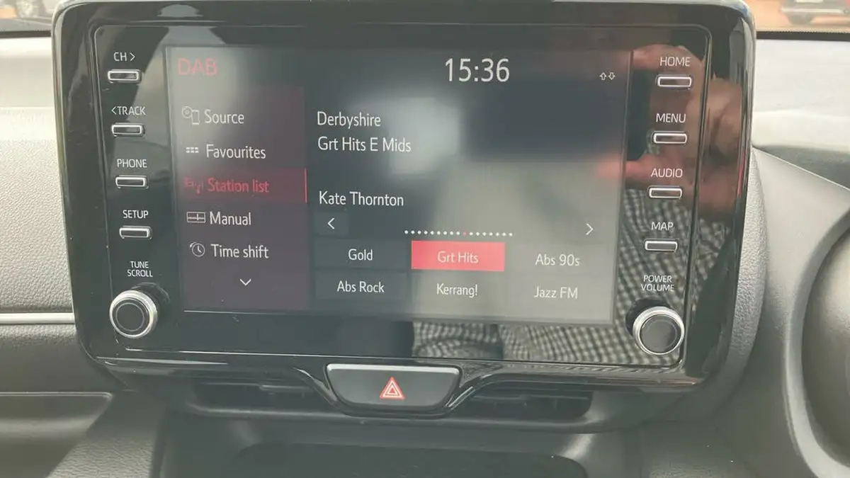 2021-toyota-yaris-15-vvt-i-design-big-6