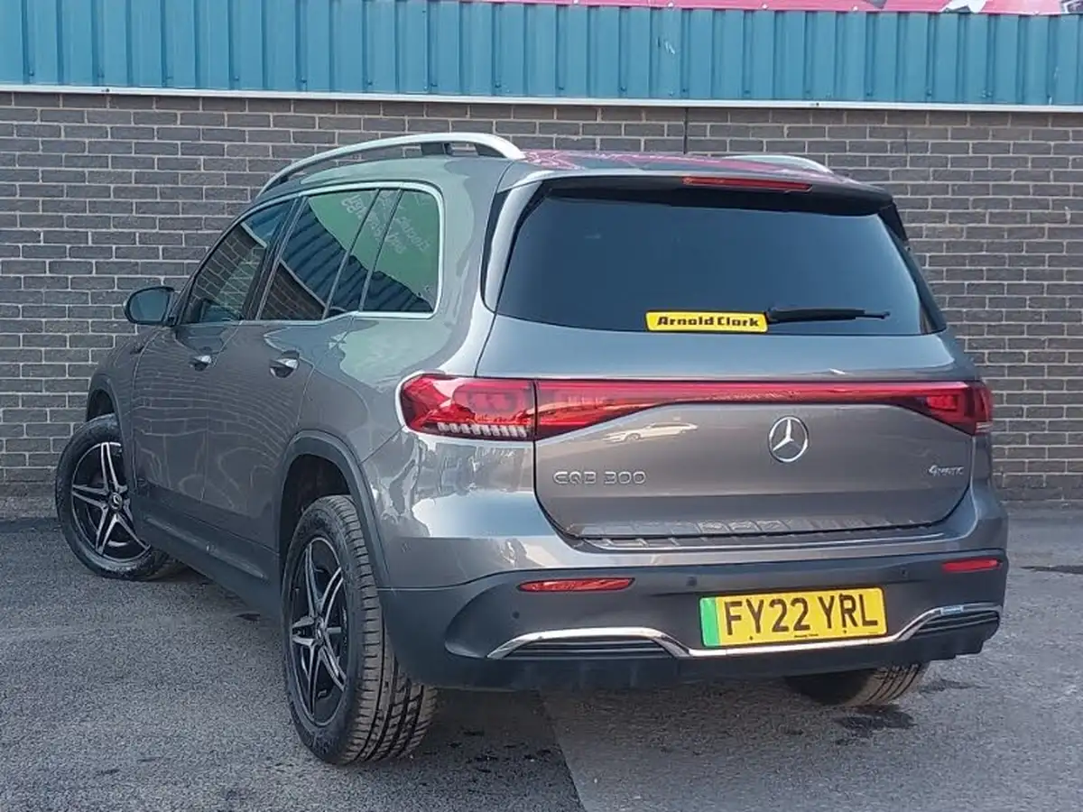 2022-mercedes-benz-eqb-e-eqb-300-amg-line-big-1