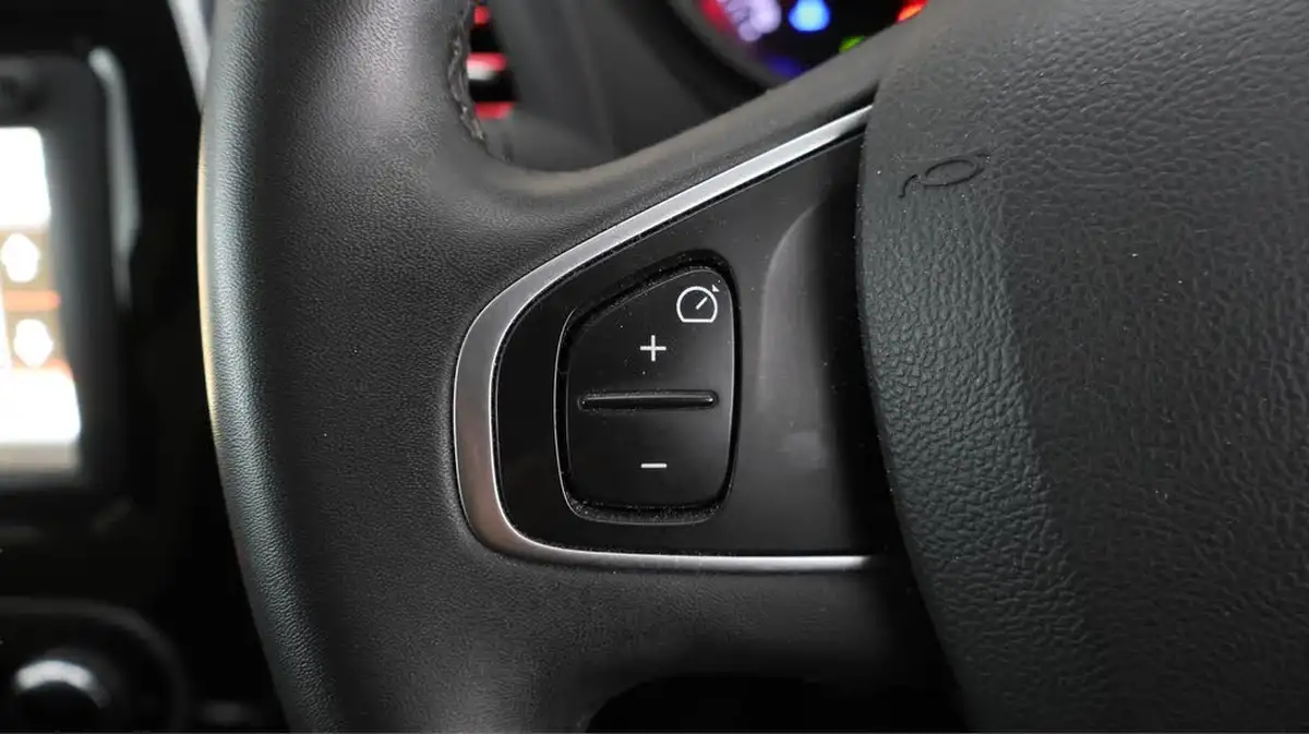 2019-renault-captur-09-tce-iconic-big-20