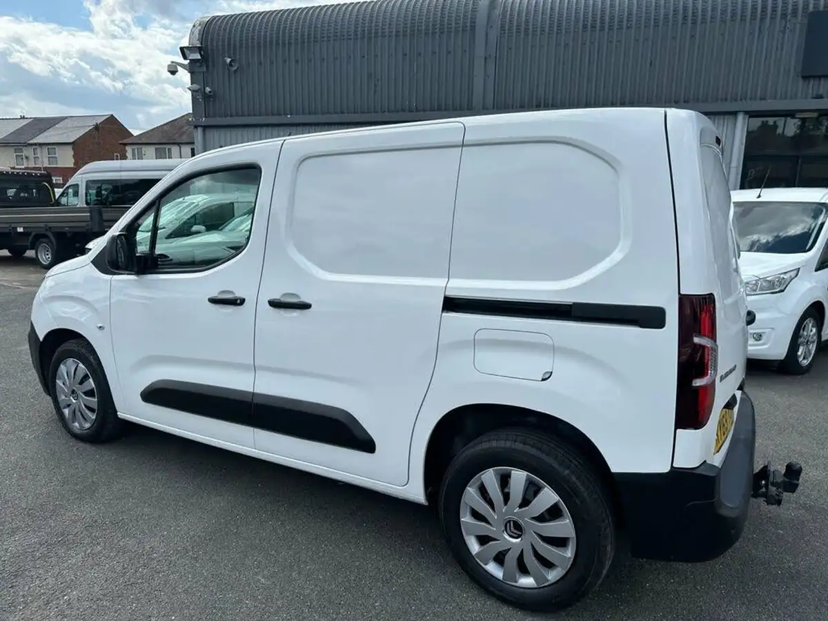 2019-citroen-berlingo-15bluehdi-1000-enterprise-100pseu6dt-e-panel-big-48