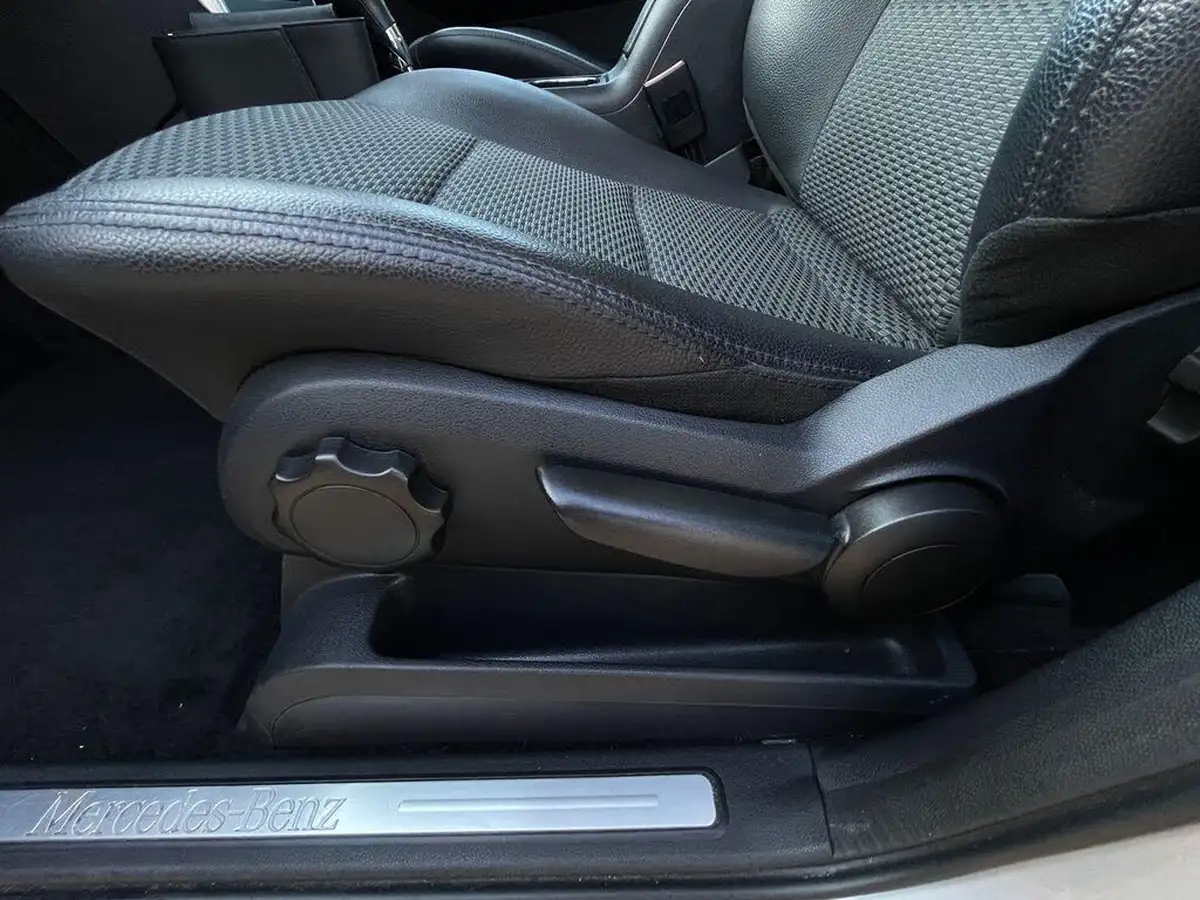 2011-mercedes-benz-a-class-15-a160-avantgarde-se-95bhp-5d-cvt-big-57