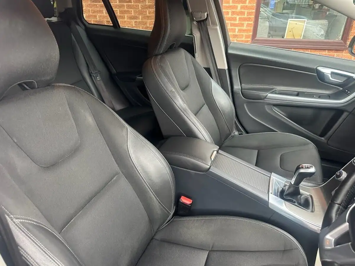 2016-volvo-v60-20td-d2-se-nav-big-18