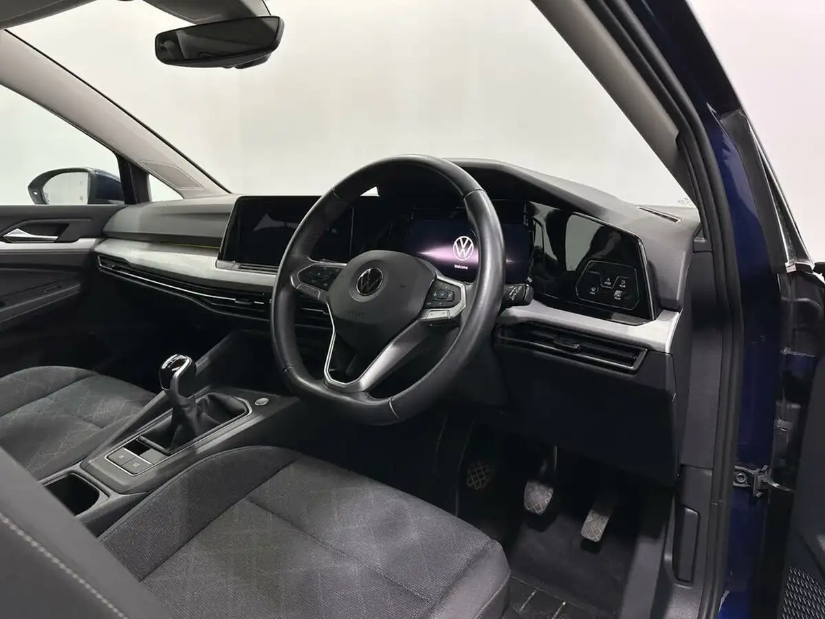 2022-volkswagen-golf-15-tsi-life-150ps-hatchback-big-9