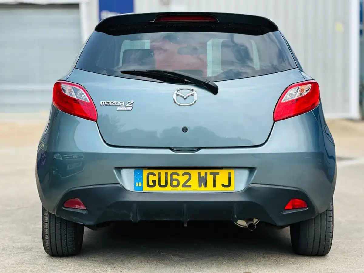 2012-mazda-mazda2-13-venture-big-6