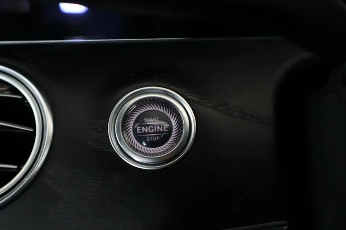2020-mercedes-benz-e-class-20d-e300de-amg-line-eq-power-saloon-4d-big-16