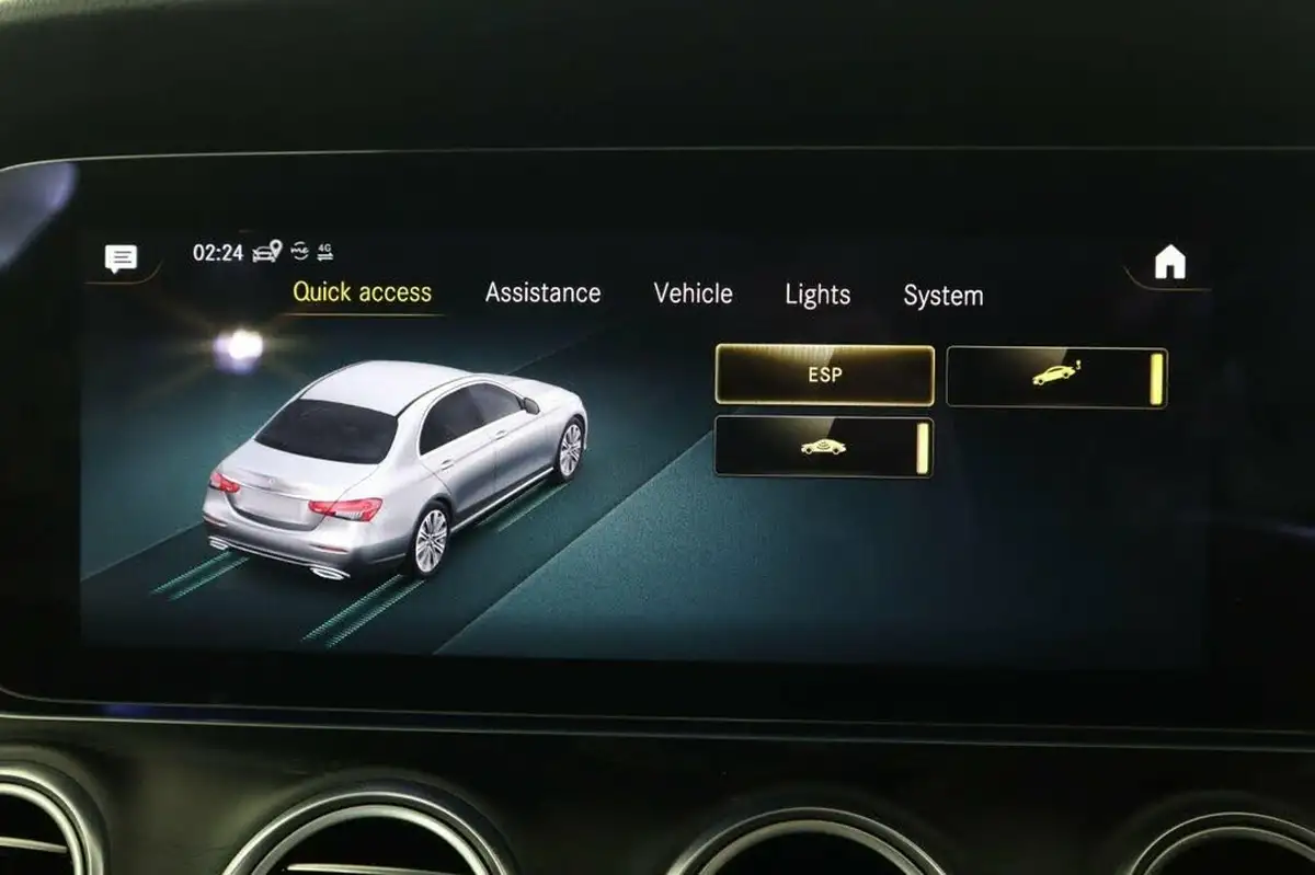 2020-mercedes-benz-e-class-20d-e300de-amg-line-eq-power-saloon-4d-big-40