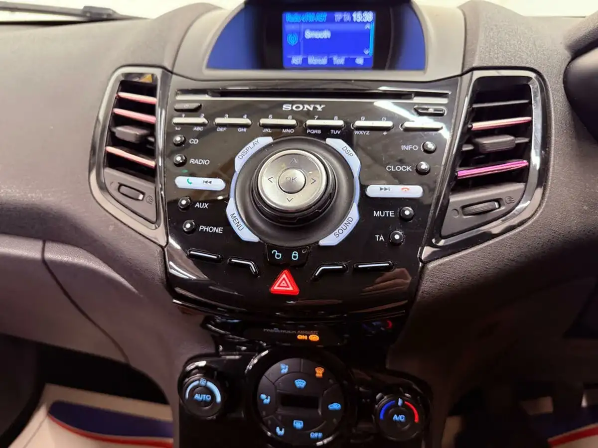 2015-ford-fiesta-10t-titanium-100ps-ecoboost-ss-5d-big-34