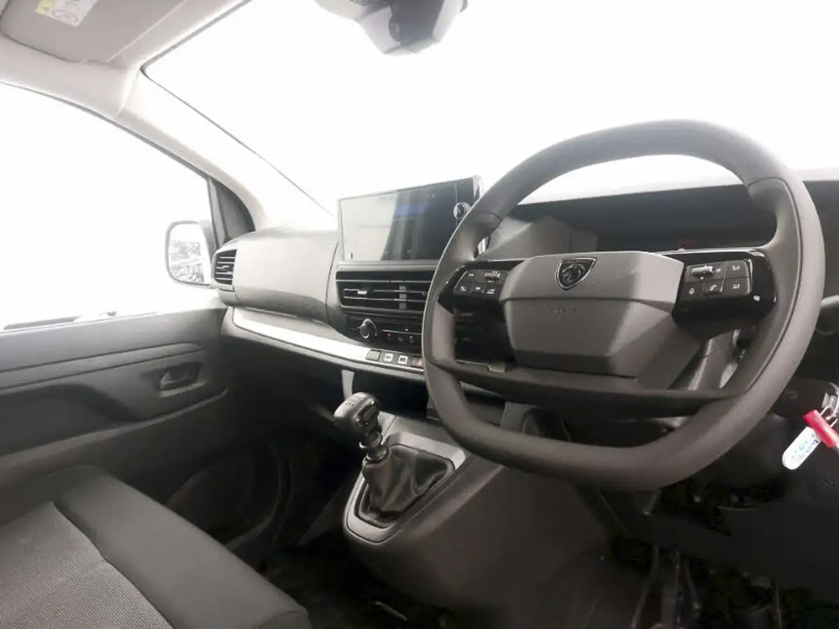2024-peugeot-expert-15-bluehdi-professional-long-big-13