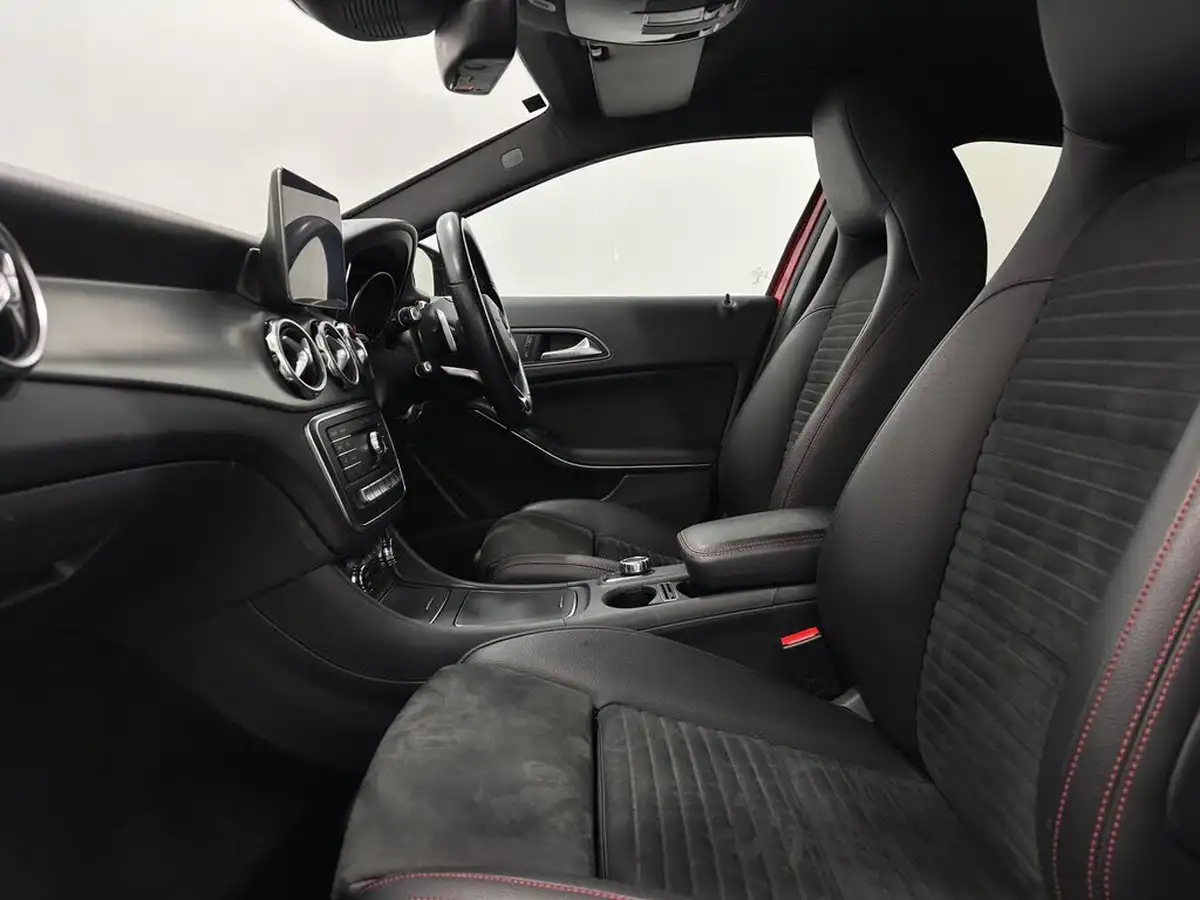 2018-mercedes-benz-gla-class-16-gla-200-amg-line-156ps-executive-7g-dct-big-32