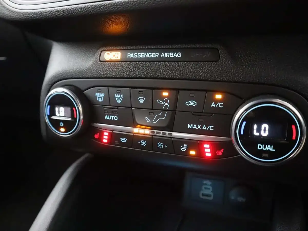 2022-ford-focus-10t-st-line-style-125ps-hatchback-big-31