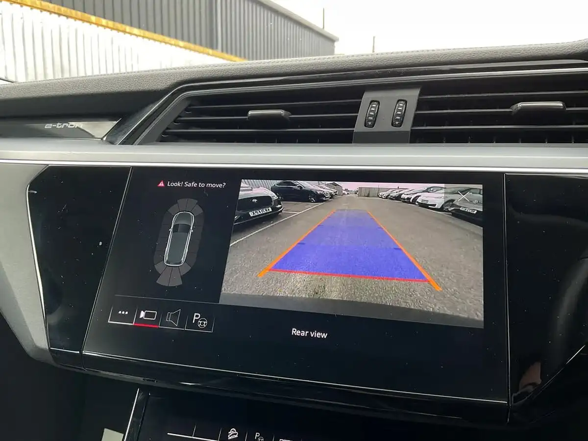 2022-audi-e-tron-55e-technik-station-wagon-big-34