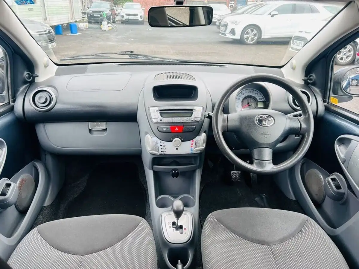 2009-toyota-aygo-10-aygo-5d-mmt-big-8