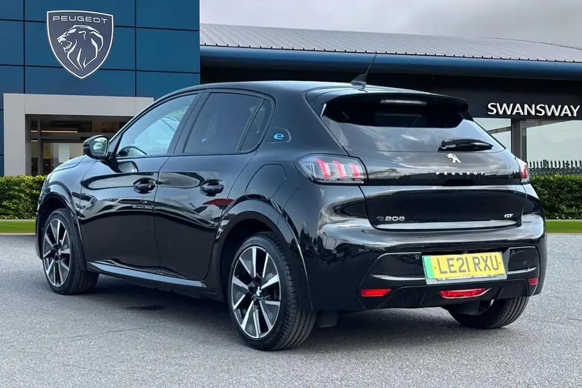 2021-peugeot-208-e-gt-premium-big-1