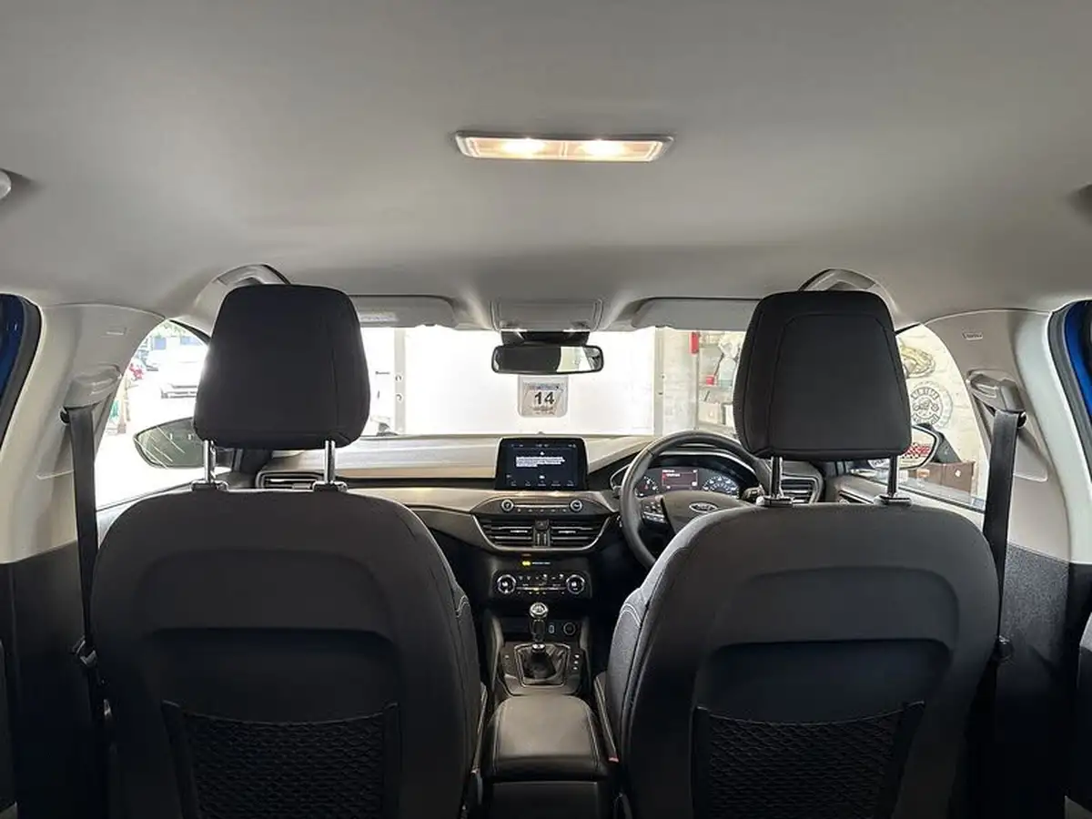 2019-ford-focus-10t-titanium-hatchback-big-12