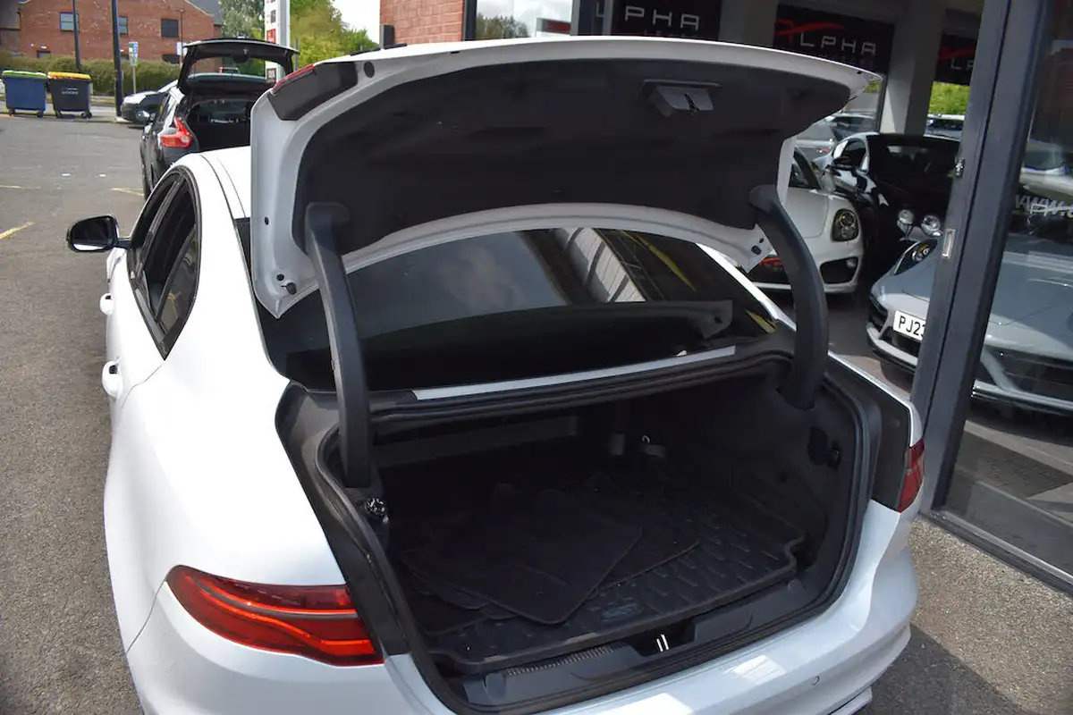 2021-jaguar-xe-20-d200-r-dynamic-black-big-44