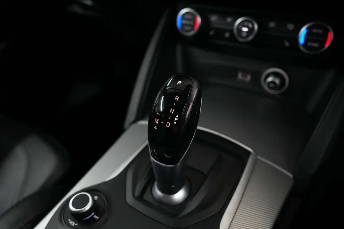 2017-alfa-romeo-stelvio-22td-milano-big-30
