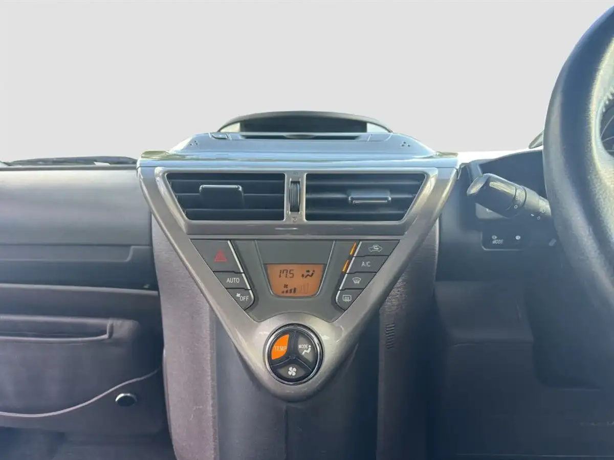2009-toyota-iq-10-2-big-23