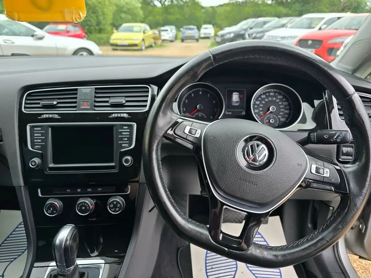 2016-volkswagen-golf-14-tsi-gt-actbmtss-hatchback-5d-dsg-big-21
