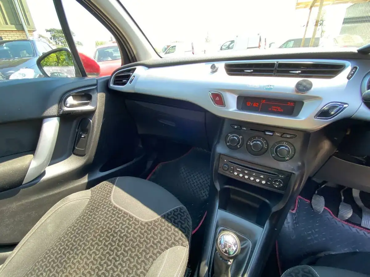 2011-citroen-c3-14-vtr-16v-95ps-1397cc-big-38