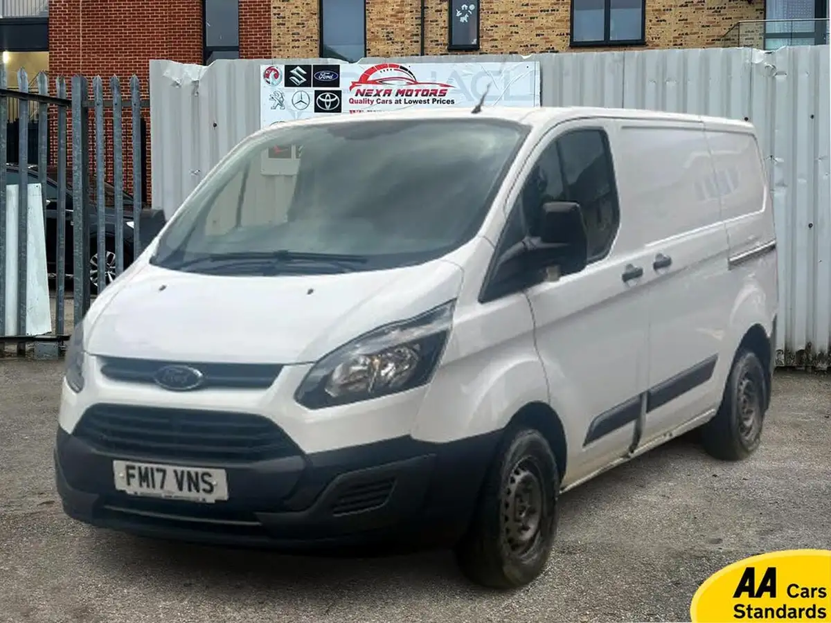 2017-ford-transit-custom-20tdci-290-l1h1-105pseu6-panel-van-big-3