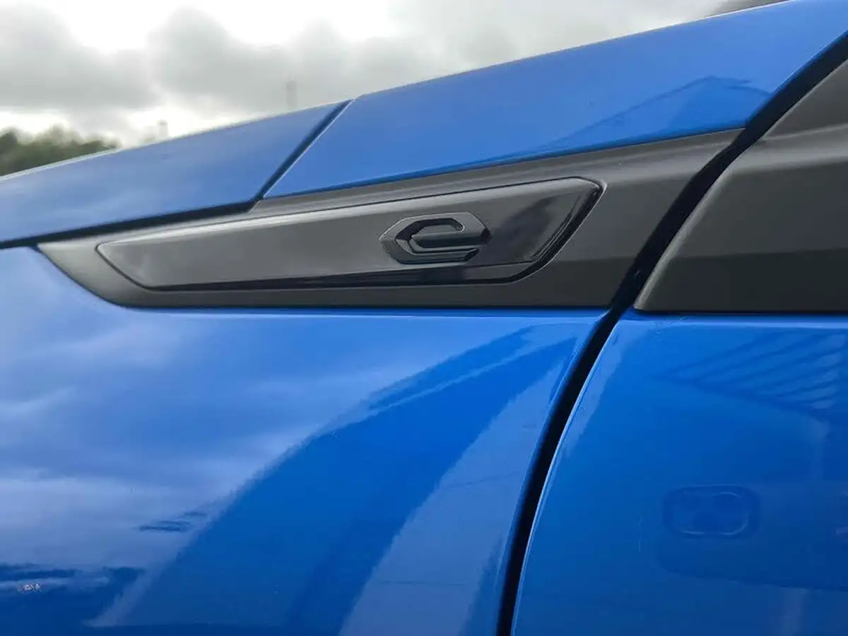 2021-peugeot-2008-suv-e-gt-premium-big-18
