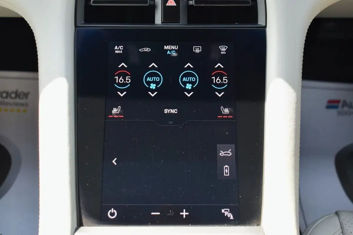 2022-porsche-taycan-e-base-476ps-performance-battery-plus-big-58